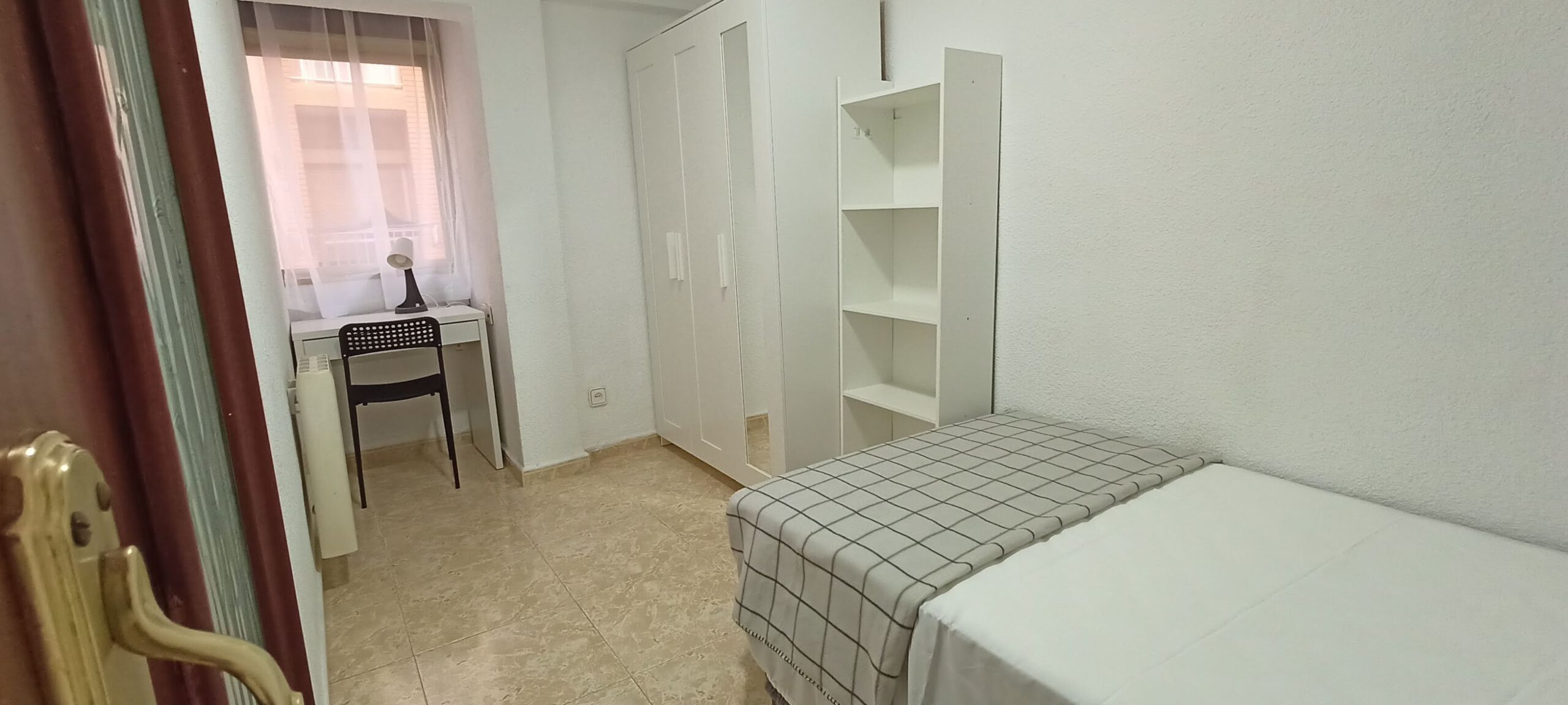 Dormitorio tras relooking y con Home Staging 