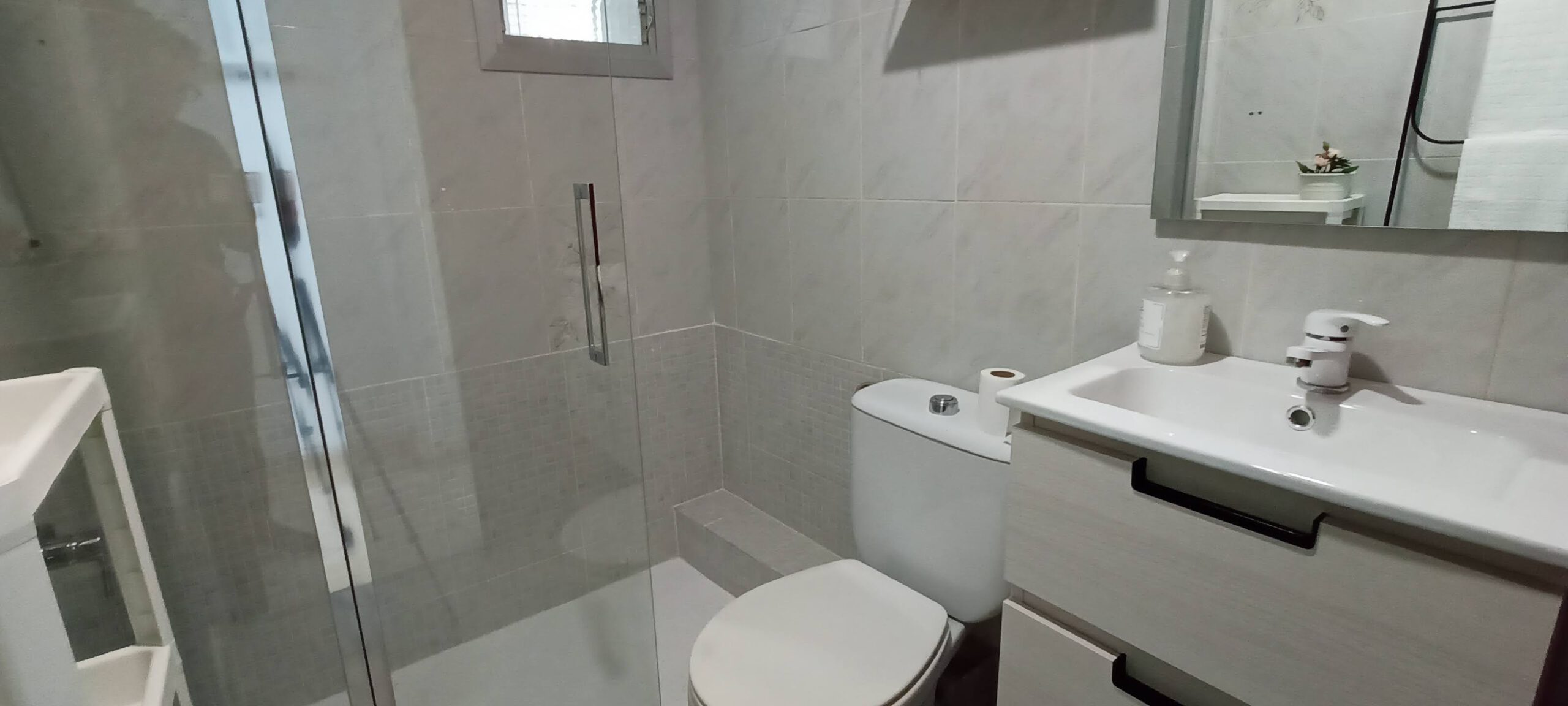 Baño tras relooking y con Home Staging 